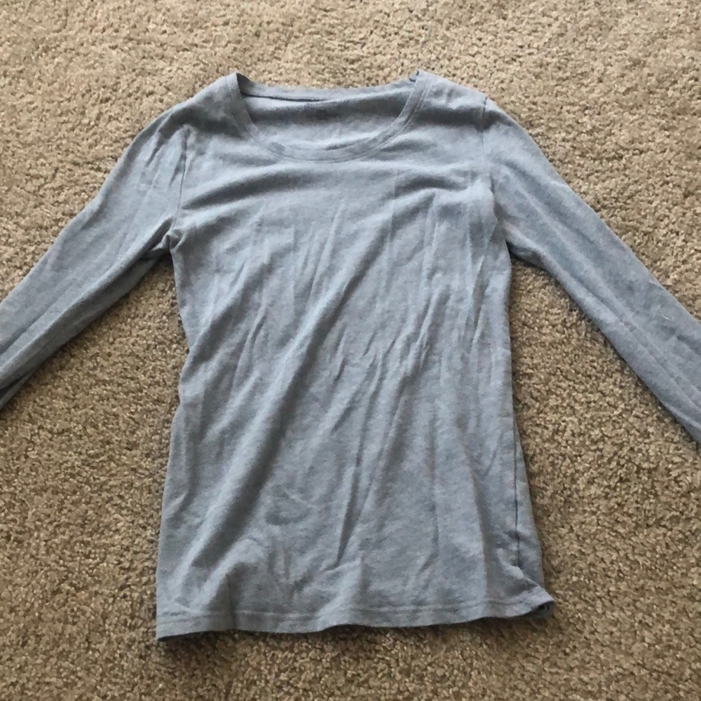 grey long sleeve t-shirt with no boundaries brand.